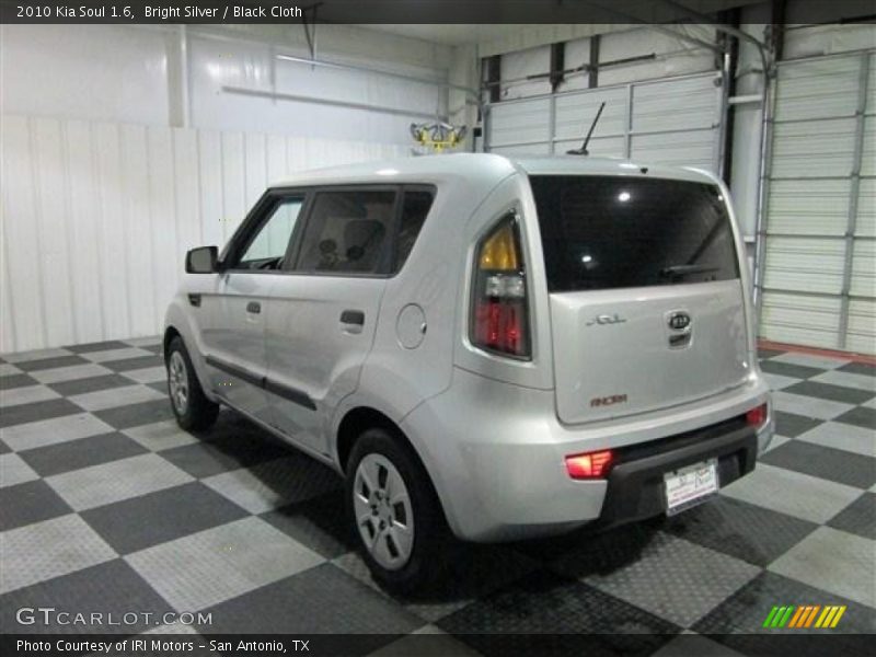 Bright Silver / Black Cloth 2010 Kia Soul 1.6