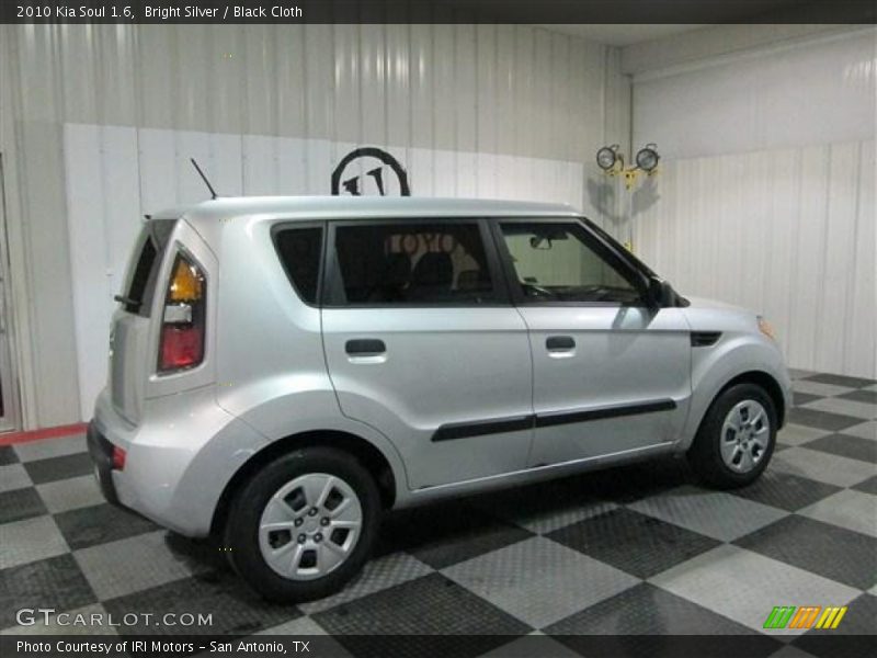 Bright Silver / Black Cloth 2010 Kia Soul 1.6