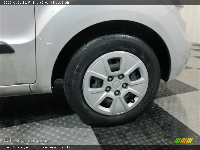 Bright Silver / Black Cloth 2010 Kia Soul 1.6