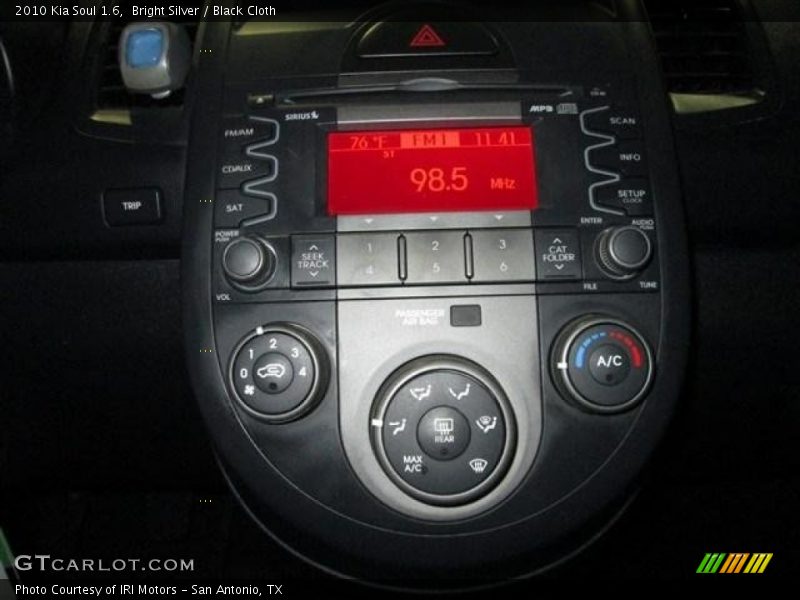 Bright Silver / Black Cloth 2010 Kia Soul 1.6