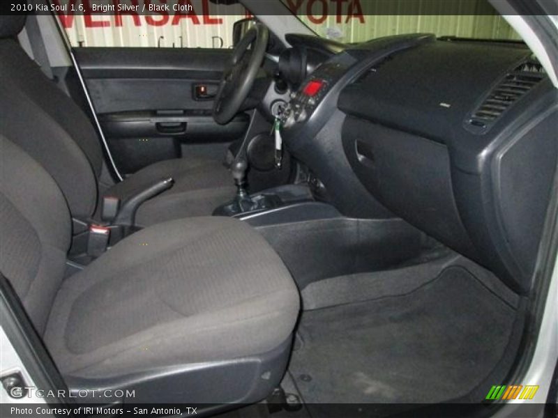 Bright Silver / Black Cloth 2010 Kia Soul 1.6