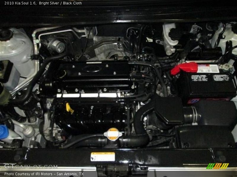 Bright Silver / Black Cloth 2010 Kia Soul 1.6