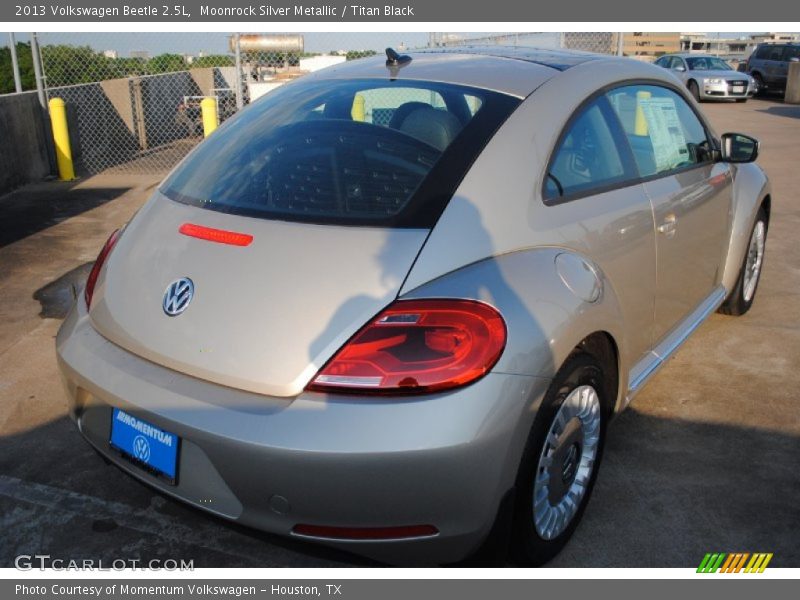 Moonrock Silver Metallic / Titan Black 2013 Volkswagen Beetle 2.5L