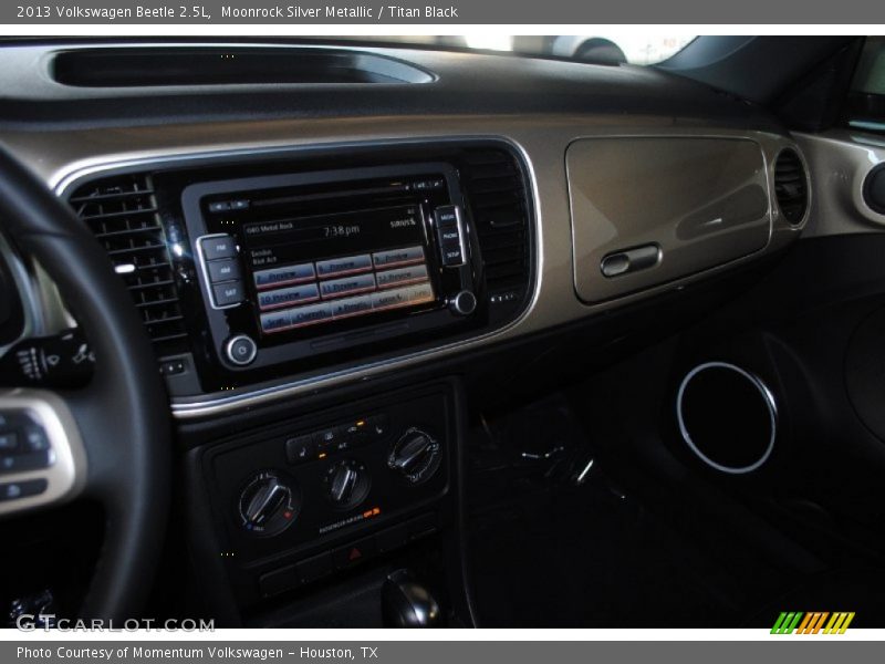 Moonrock Silver Metallic / Titan Black 2013 Volkswagen Beetle 2.5L