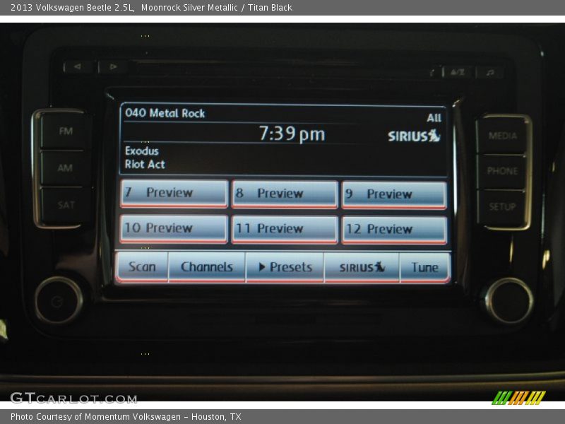 Moonrock Silver Metallic / Titan Black 2013 Volkswagen Beetle 2.5L