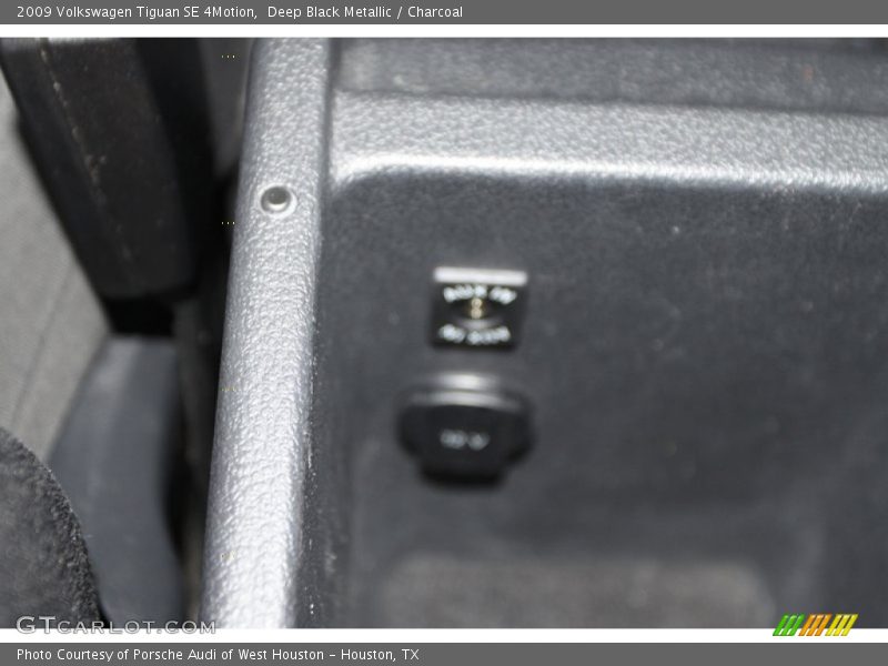 Deep Black Metallic / Charcoal 2009 Volkswagen Tiguan SE 4Motion