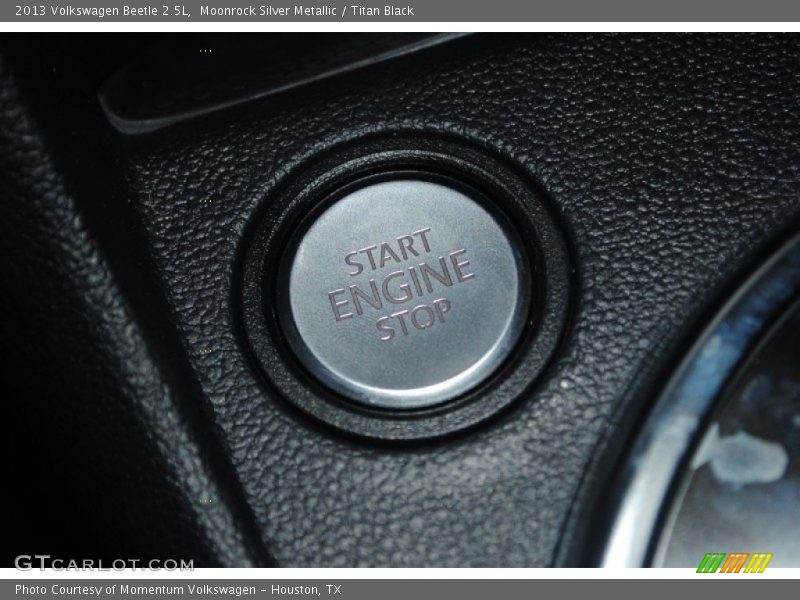Moonrock Silver Metallic / Titan Black 2013 Volkswagen Beetle 2.5L