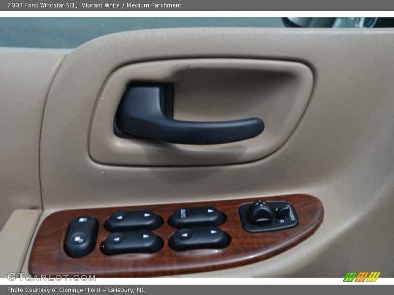 Vibrant White / Medium Parchment 2003 Ford Windstar SEL