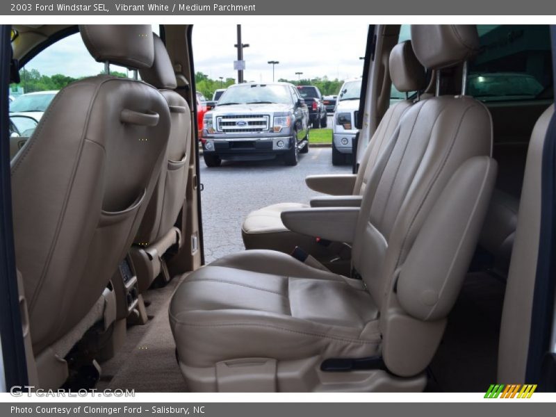 Vibrant White / Medium Parchment 2003 Ford Windstar SEL