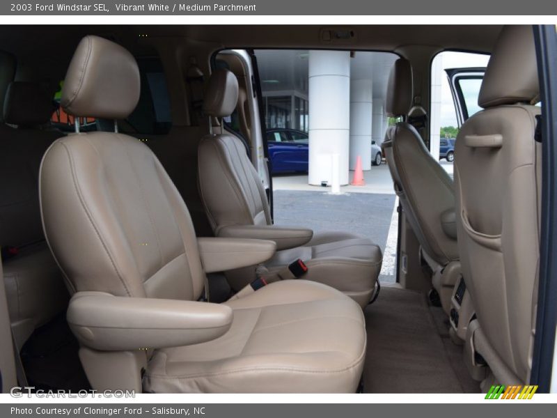 Vibrant White / Medium Parchment 2003 Ford Windstar SEL