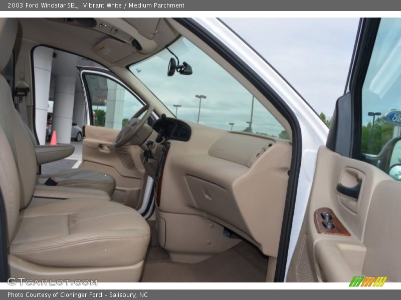 Vibrant White / Medium Parchment 2003 Ford Windstar SEL