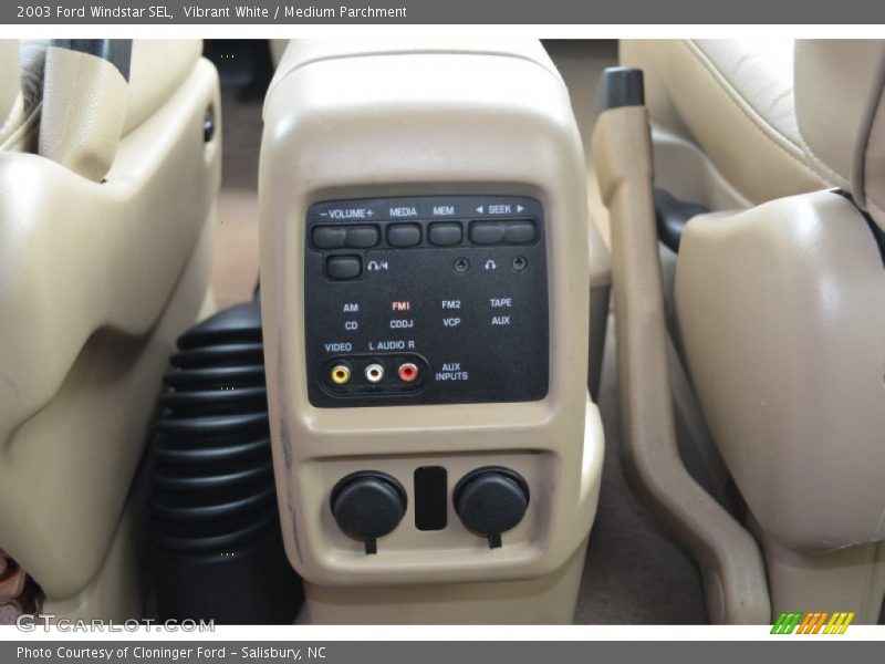 Vibrant White / Medium Parchment 2003 Ford Windstar SEL