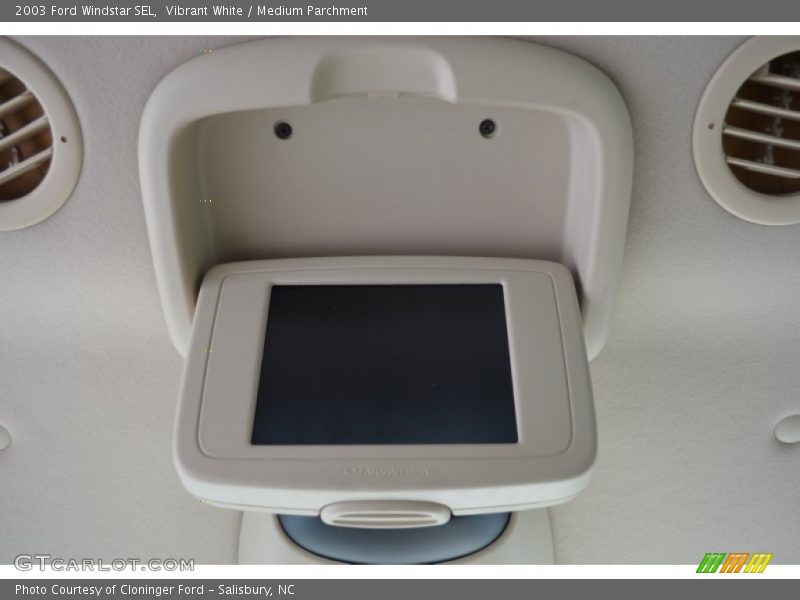 Vibrant White / Medium Parchment 2003 Ford Windstar SEL