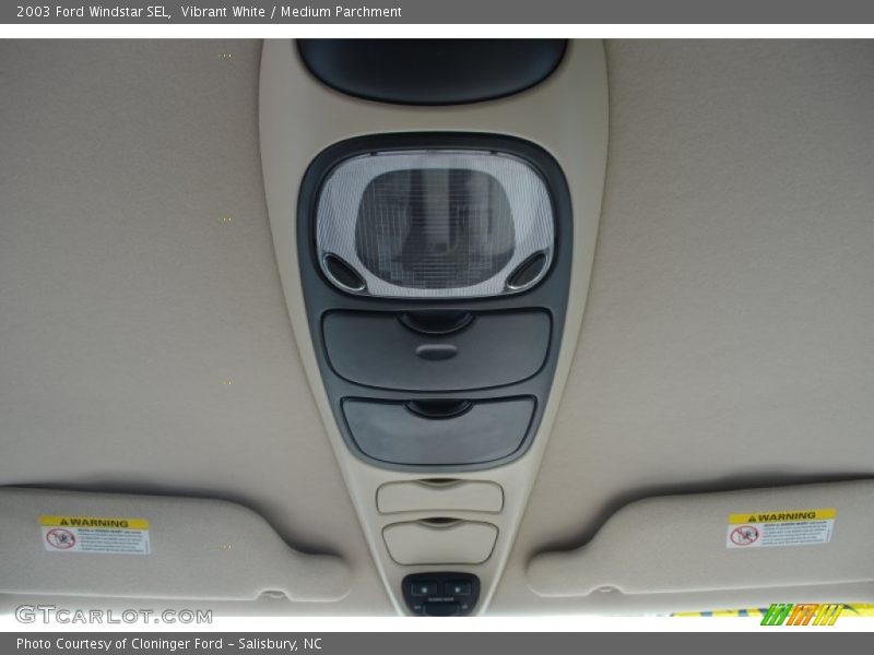 Vibrant White / Medium Parchment 2003 Ford Windstar SEL