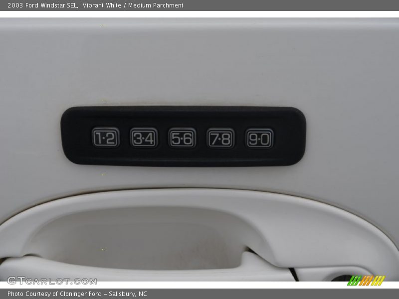 Vibrant White / Medium Parchment 2003 Ford Windstar SEL