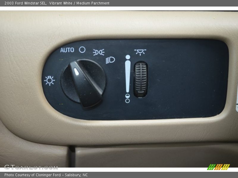 Vibrant White / Medium Parchment 2003 Ford Windstar SEL