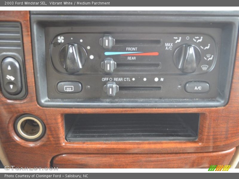 Vibrant White / Medium Parchment 2003 Ford Windstar SEL