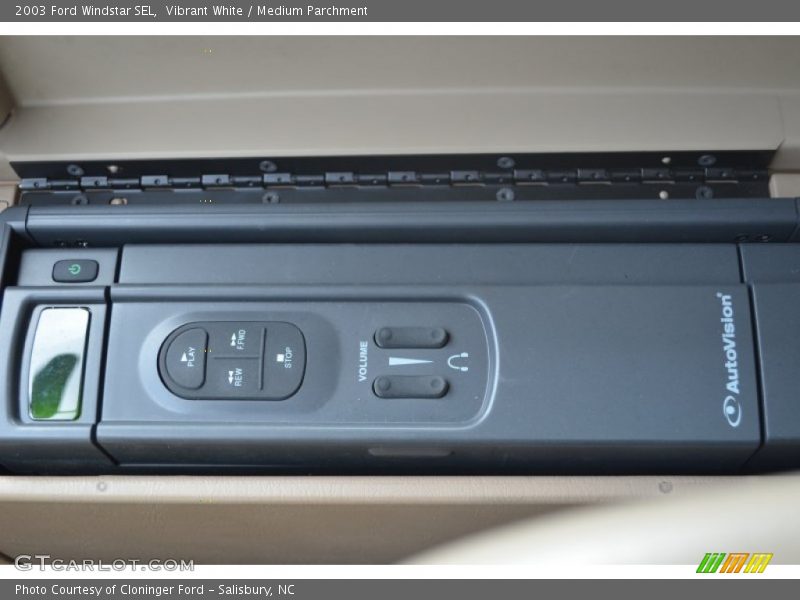 Vibrant White / Medium Parchment 2003 Ford Windstar SEL