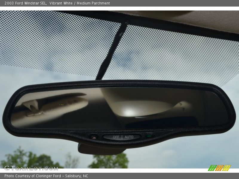 Vibrant White / Medium Parchment 2003 Ford Windstar SEL