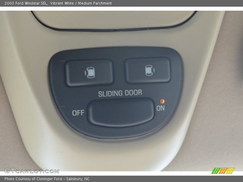 Vibrant White / Medium Parchment 2003 Ford Windstar SEL