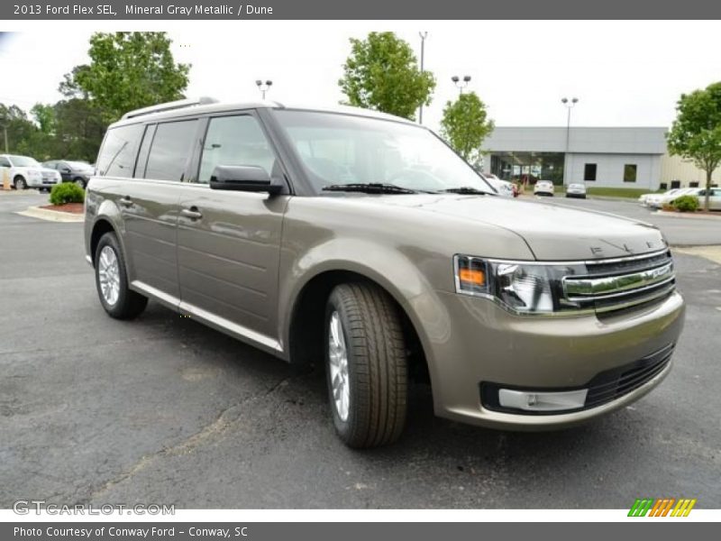 Front 3/4 View of 2013 Flex SEL