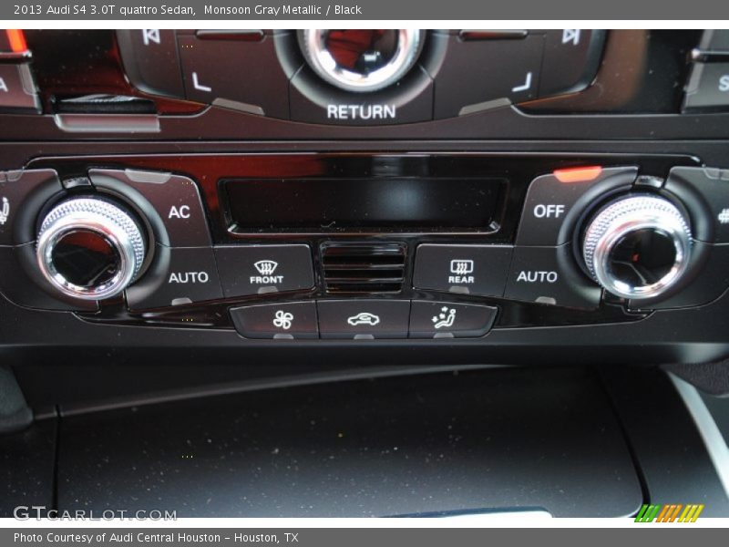 Controls of 2013 S4 3.0T quattro Sedan