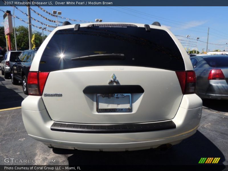 Dover White Pearl / Medium Brown 2007 Mitsubishi Endeavor LS