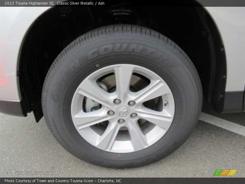 Classic Silver Metallic / Ash 2013 Toyota Highlander SE