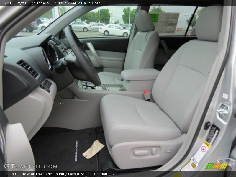 Classic Silver Metallic / Ash 2013 Toyota Highlander SE