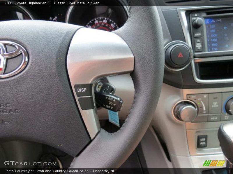 Classic Silver Metallic / Ash 2013 Toyota Highlander SE