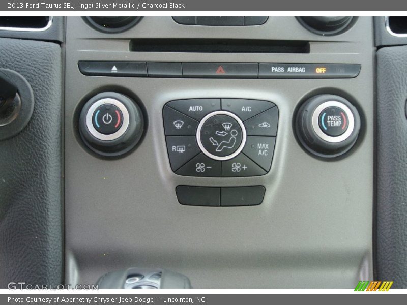 Ingot Silver Metallic / Charcoal Black 2013 Ford Taurus SEL