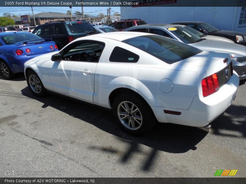 Performance White / Dark Charcoal 2005 Ford Mustang V6 Deluxe Coupe