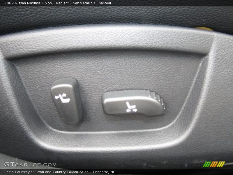 Radiant Silver Metallic / Charcoal 2009 Nissan Maxima 3.5 SV