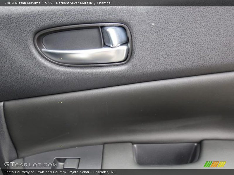 Radiant Silver Metallic / Charcoal 2009 Nissan Maxima 3.5 SV