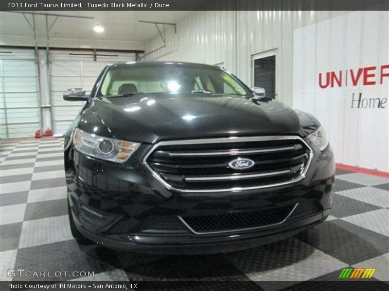 Tuxedo Black Metallic / Dune 2013 Ford Taurus Limited