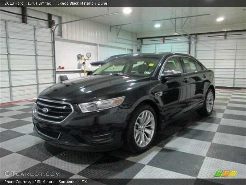 Tuxedo Black Metallic / Dune 2013 Ford Taurus Limited