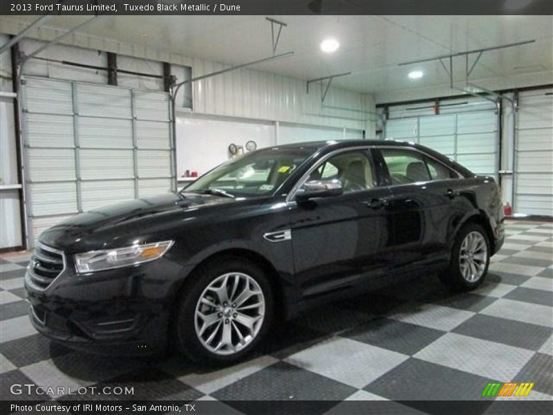 Tuxedo Black Metallic / Dune 2013 Ford Taurus Limited