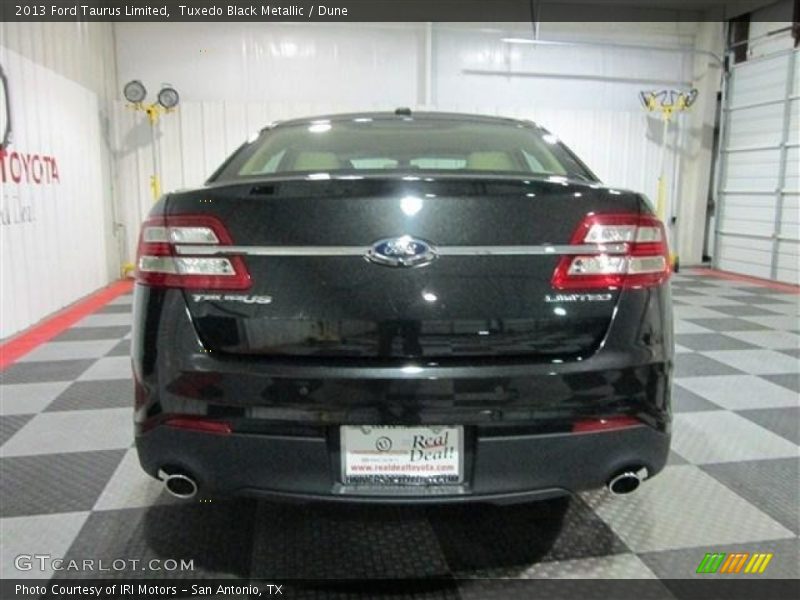 Tuxedo Black Metallic / Dune 2013 Ford Taurus Limited