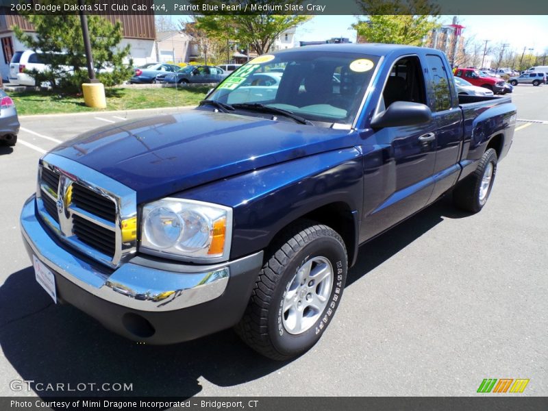 Front 3/4 View of 2005 Dakota SLT Club Cab 4x4