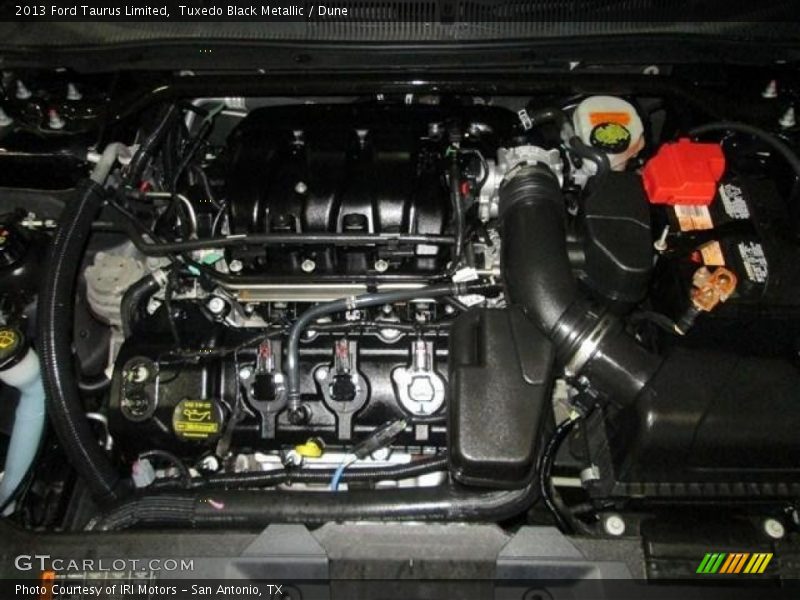 Tuxedo Black Metallic / Dune 2013 Ford Taurus Limited