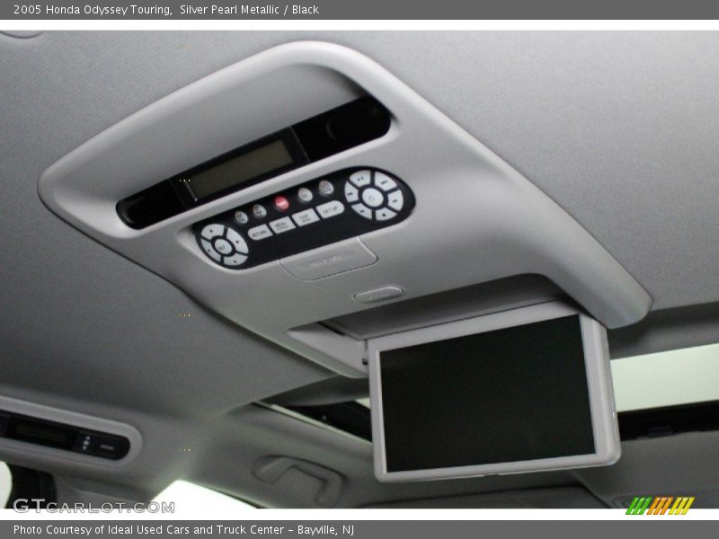 Silver Pearl Metallic / Black 2005 Honda Odyssey Touring