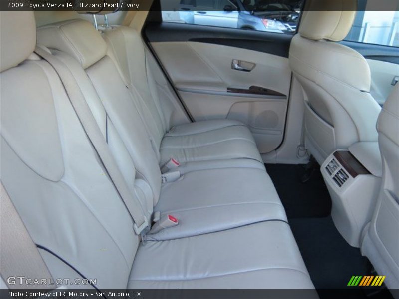 Blizzard Pearl / Ivory 2009 Toyota Venza I4