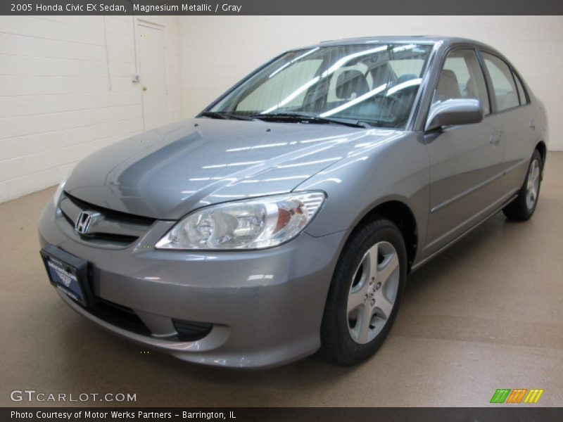 Front 3/4 View of 2005 Civic EX Sedan
