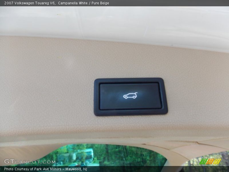 Campanella White / Pure Beige 2007 Volkswagen Touareg V6