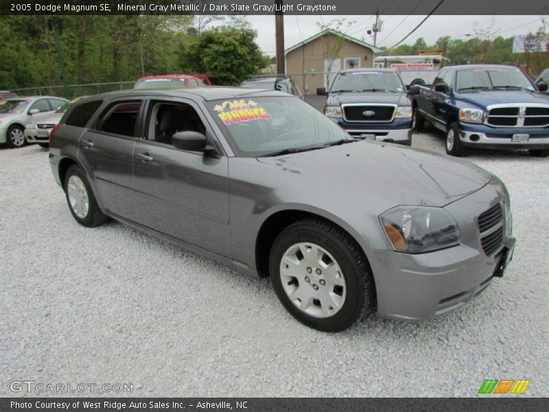 Mineral Gray Metallic / Dark Slate Gray/Light Graystone 2005 Dodge Magnum SE