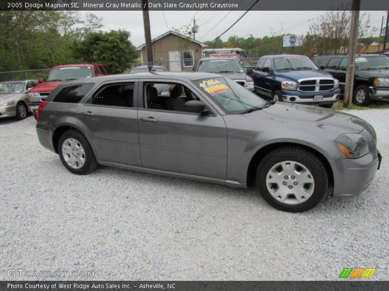 Mineral Gray Metallic / Dark Slate Gray/Light Graystone 2005 Dodge Magnum SE