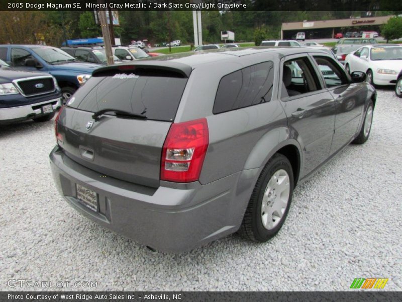 Mineral Gray Metallic / Dark Slate Gray/Light Graystone 2005 Dodge Magnum SE