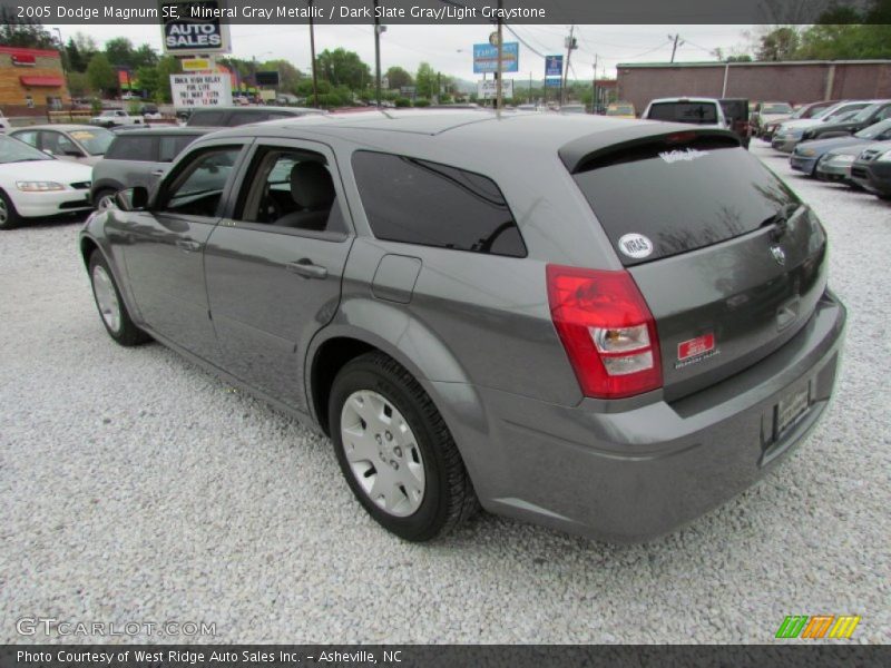 Mineral Gray Metallic / Dark Slate Gray/Light Graystone 2005 Dodge Magnum SE