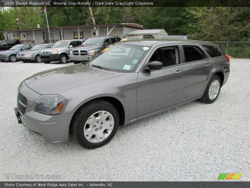 Mineral Gray Metallic / Dark Slate Gray/Light Graystone 2005 Dodge Magnum SE