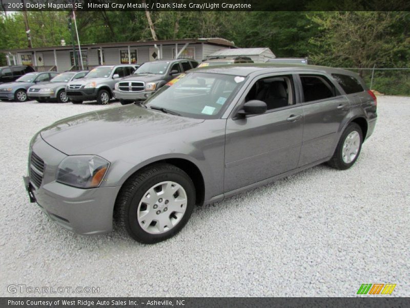 Mineral Gray Metallic / Dark Slate Gray/Light Graystone 2005 Dodge Magnum SE